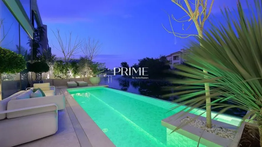 Вилла с 6 спальнями в  Jumeirah Park, Дубай, ОАЭ №950