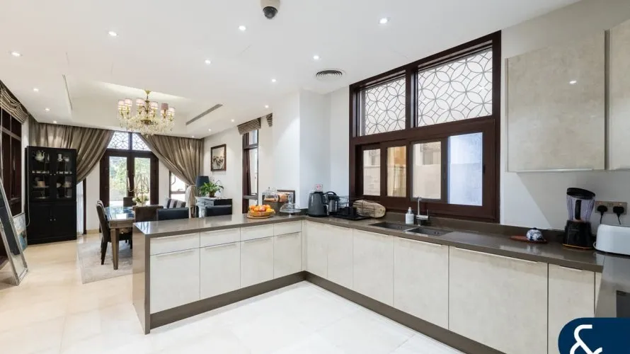 Вилла с 4 спальнями в  Jumeirah Park Homes, Jumeirah Park, Дубай, ОАЭ №1369 № 11