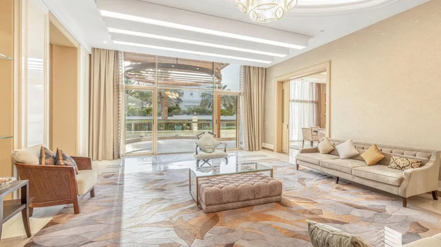 Вилла с 6 спальнями в  Sector W, Emirates Hills, Дубай, ОАЭ №321 № 2