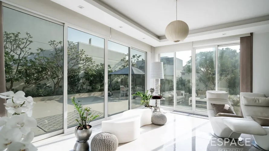 Вилла с 4 спальнями в  Meadows, Дубай, ОАЭ №1191 № 1