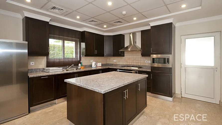 Вилла с 6 спальнями в  Арабиан Ранчес, Дубай, ОАЭ №1027 № 2