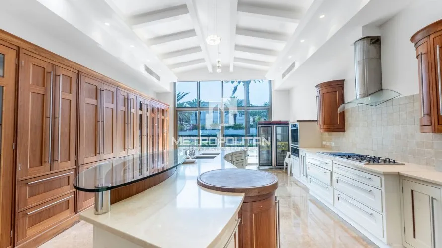 Вилла с 6 спальнями в  Emirates Hills, Дубай, ОАЭ №667 № 11