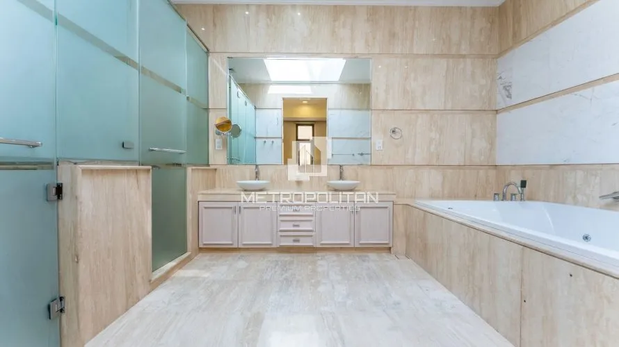 Вилла с 6 спальнями в  Emirates Hills, Дубай, ОАЭ №667 № 21