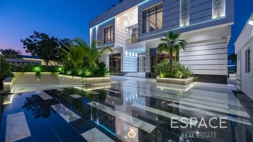 Вилла с 6 спальнями в  Emirates Hills, Дубай, ОАЭ №1051