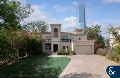 Вилла с 4 спальнями в  Jumeirah Islands, Дубай, ОАЭ №1608