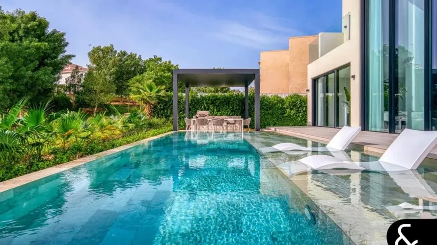 Вилла с 5 спальнями в  Jumeirah Islands, Дубай, ОАЭ №2285