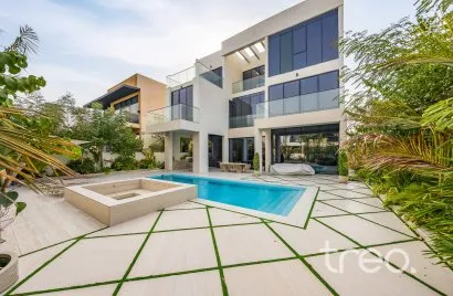 Вилла с 6 спальнями в Jumeirah Park, Дубай, ОАЭ №3662