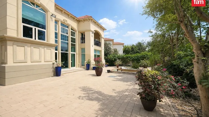 Вилла с 4 спальнями в Jumeirah Islands, Дубай, ОАЭ №3859