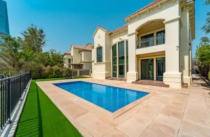 Вилла с 4 спальнями в Jumeirah Islands, Дубай, ОАЭ №3946