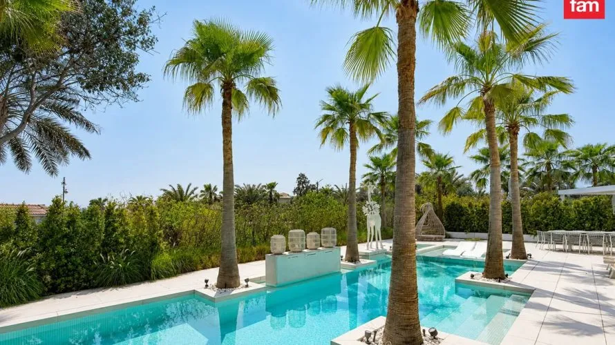 Вилла с 4 спальнями в Jumeirah Islands, Дубай, ОАЭ №3638 № 1