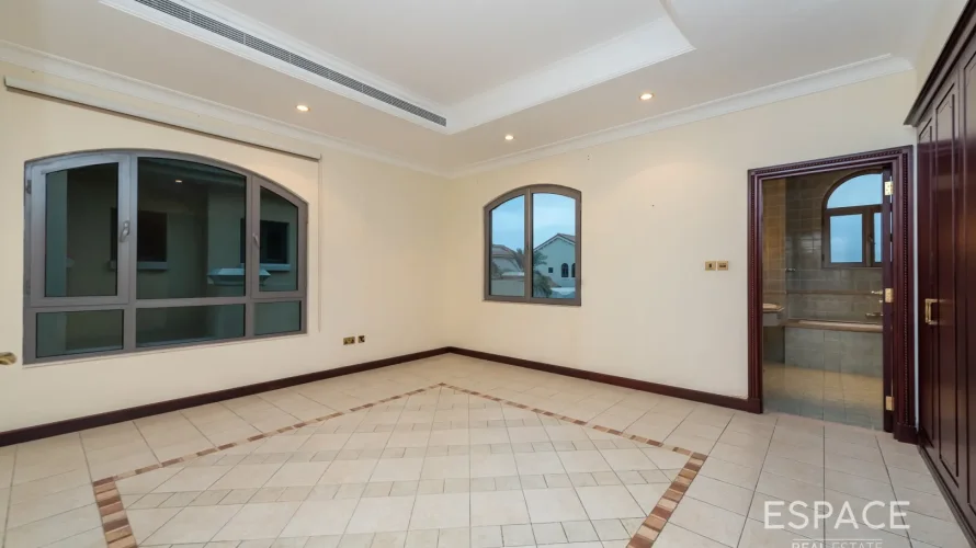 4 bedrooms villa for sale , Palm Jumeirah, Dubai, UAE No. 1019 № 3