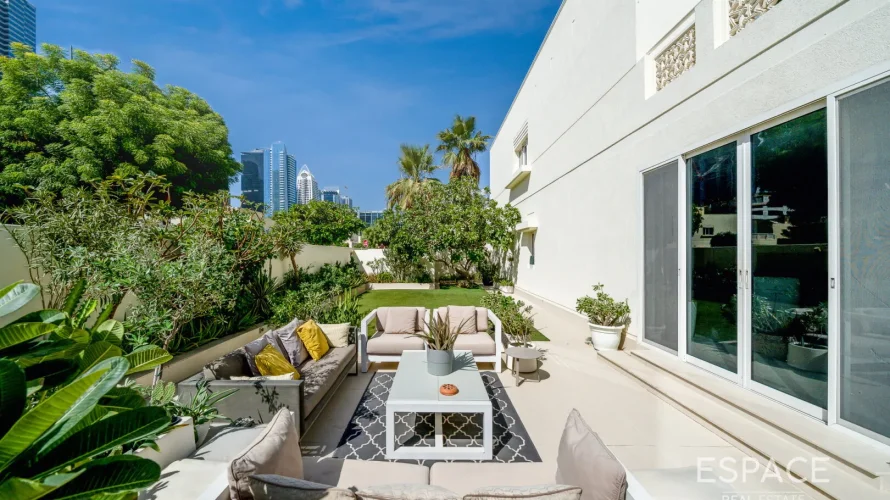 4 bedrooms villa for sale , Meadows, Dubai, UAE No. 1191