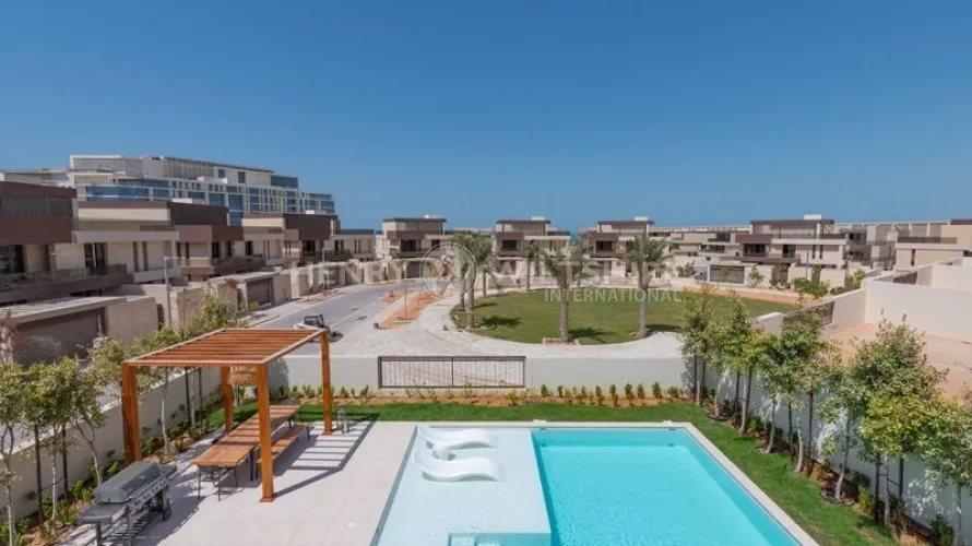 4 bedrooms villa for sale , Saadiyat Island, Abu Dhabi, UAE No. 549 № 1