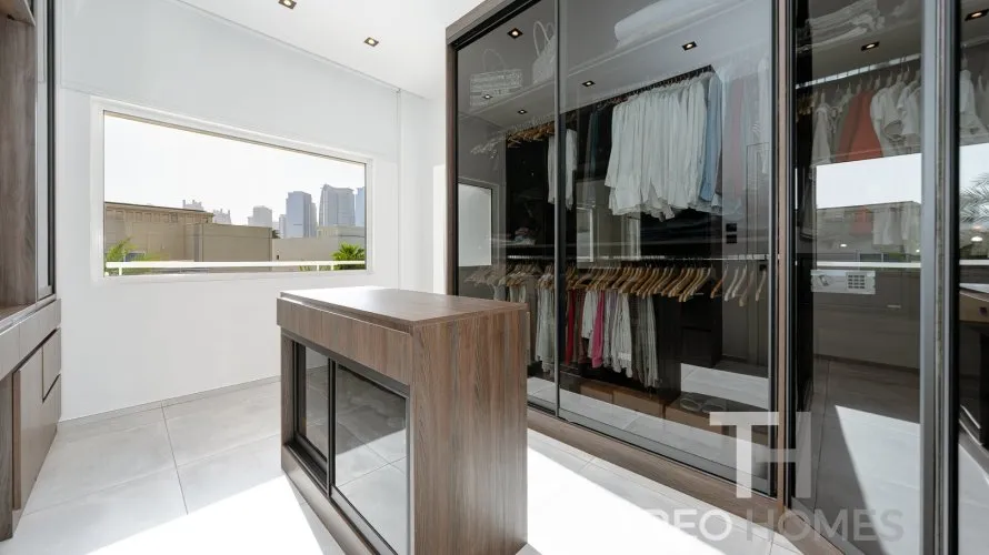 4 bedrooms villa for sale , Meadows, Dubai, UAE No. 688 № 16