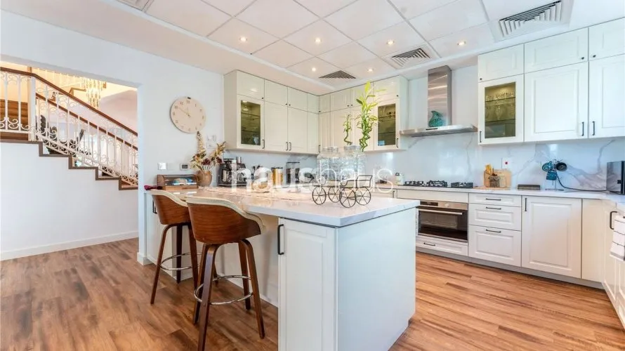 5 bedrooms villa for sale , Dubai Sports City, Dubai, UAE No. 789 № 1