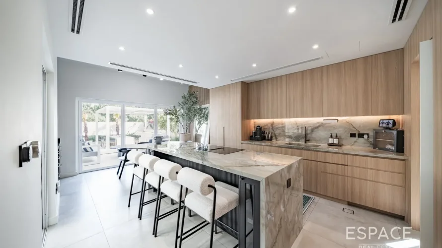 4 bedrooms villa for sale , Meadows, Dubai, UAE No. 1188 № 4