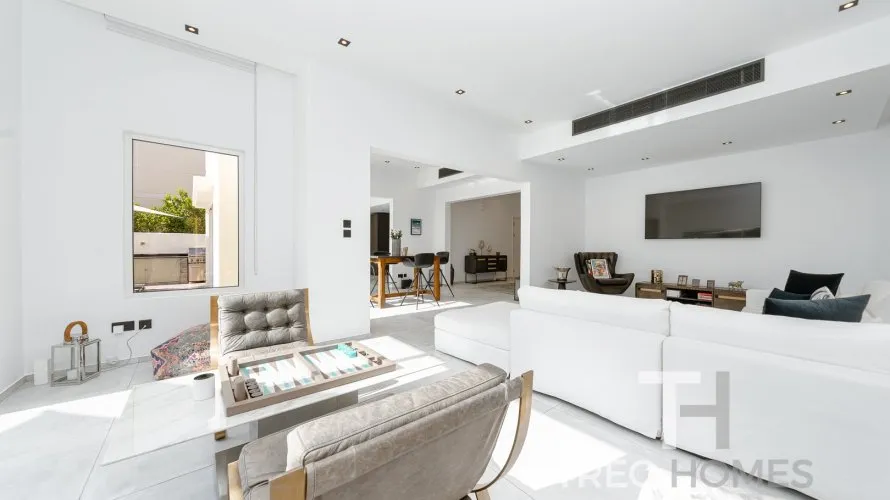 4 bedrooms villa for sale , Meadows, Dubai, UAE No. 688 № 2