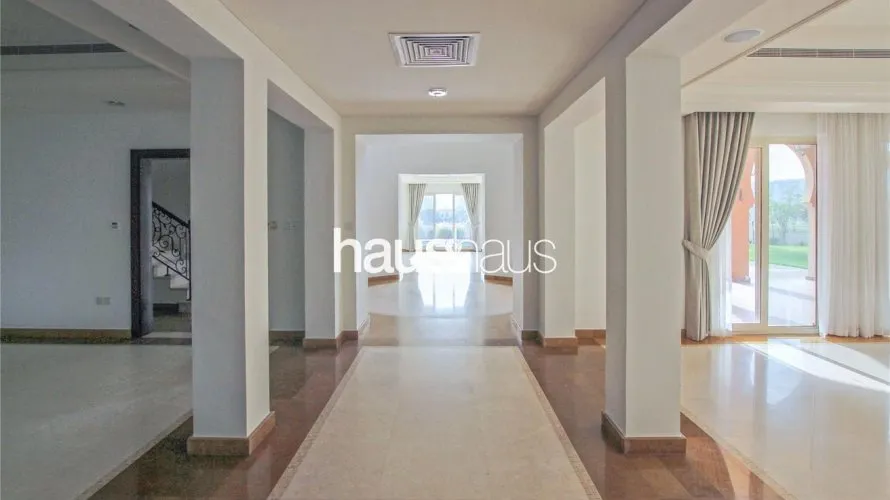 6 bedrooms villa for sale , Dubai Sports City, Dubai, UAE No. 782 № 4