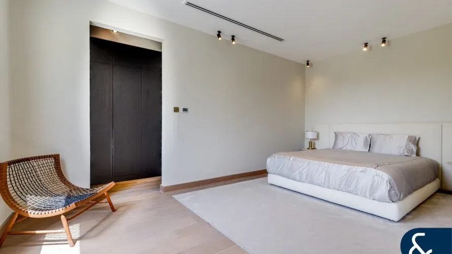 6 bedrooms villa for sale , The Lakes, Dubai, UAE No. 1371 № 6