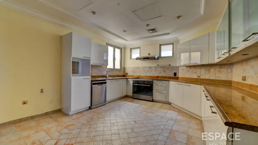 5 bedrooms villa for sale , Palm Jumeirah, Dubai, UAE No. 1029 № 1