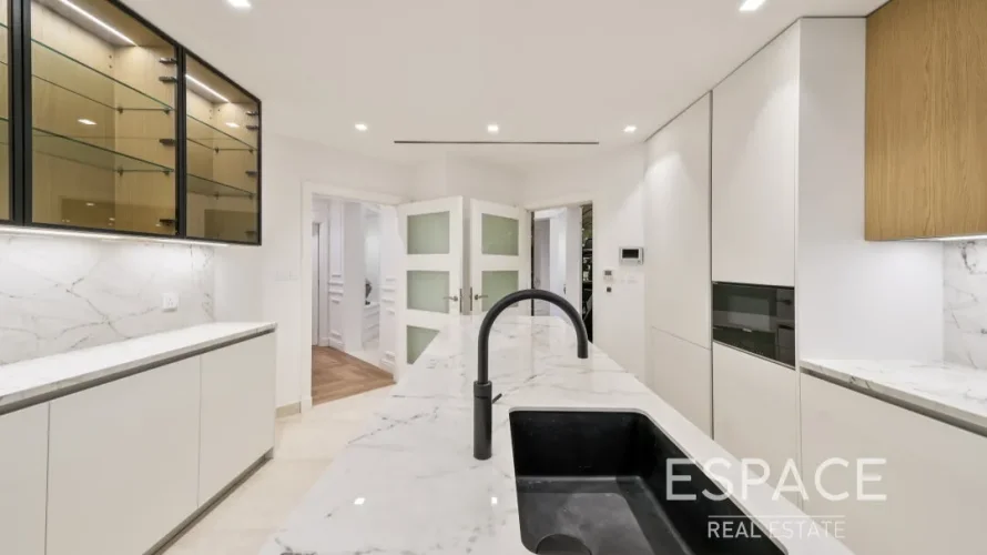 4 bedrooms villa for sale , Palm Jumeirah, Dubai, UAE No. 1050 № 16