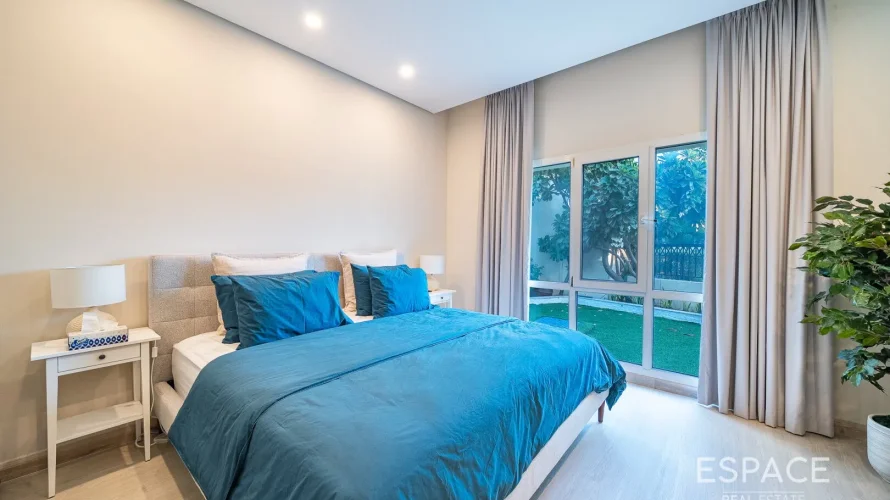 6 bedrooms villa for sale , Meadows, Dubai, UAE No. 1022 № 12