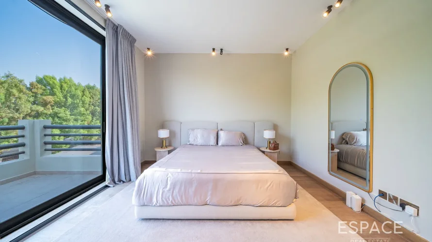 6 bedrooms villa for sale , The Lakes, Dubai, UAE No. 1038 № 10