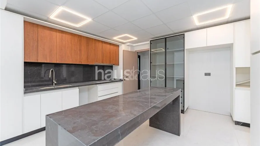 6 bedrooms villa for sale , Meadows, Dubai, UAE No. 763 № 24