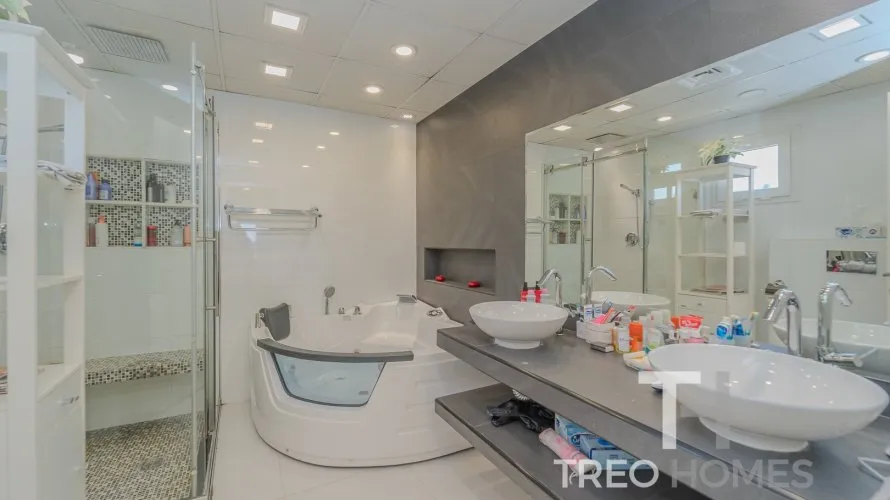 5 bedrooms villa for sale , Meadows, Dubai, UAE No. 680 № 4