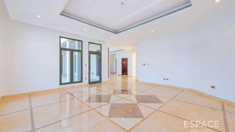 6 bedrooms villa for sale , Palm Jumeirah, Dubai, UAE No. 1043 № 4