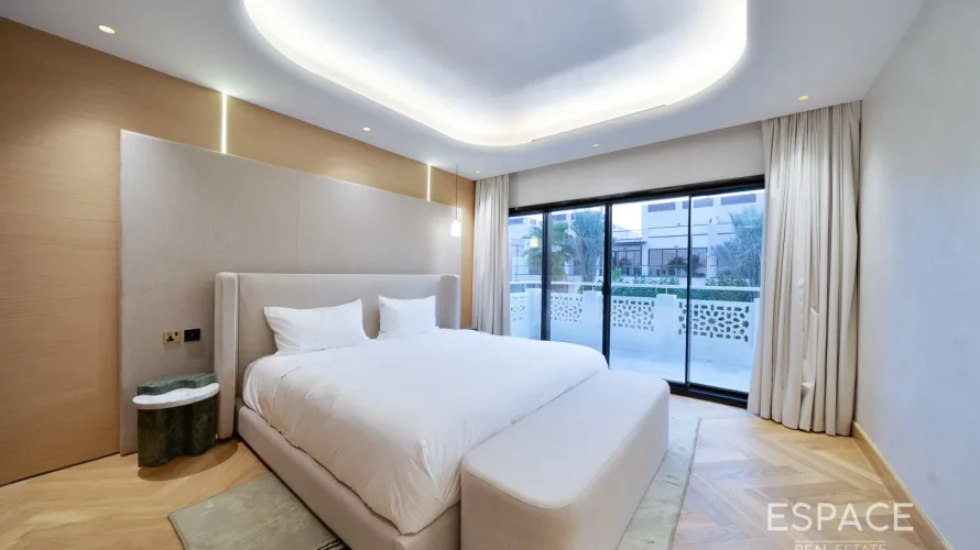 4 bedrooms villa for sale , Meadows, Dubai, UAE No. 1020 № 12