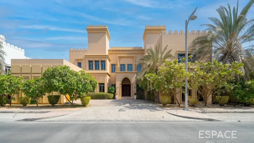 6 bedrooms villa for sale , Palm Jumeirah, Dubai, UAE No. 1044 № 16
