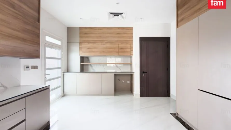 6 bedrooms villa for sale , Dubai, UAE No. 1691 № 1