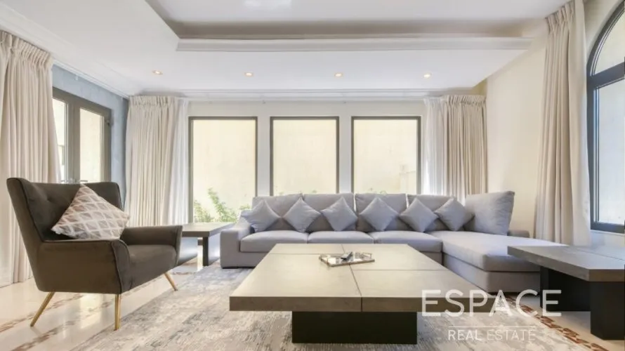 5 bedrooms villa for sale , Palm Jumeirah, Dubai, UAE No. 1054