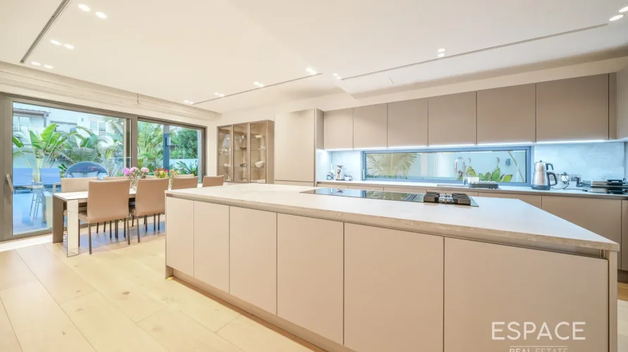 5 bedrooms villa for sale , Meadows 1, Meadows, Dubai, UAE No. 1030 № 3