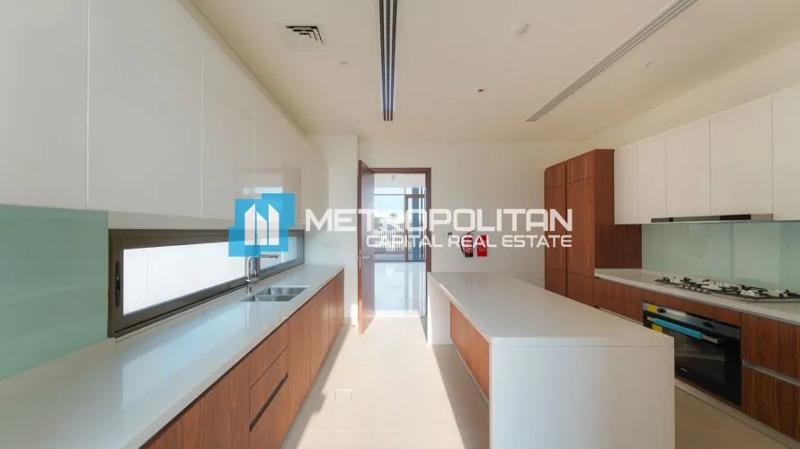 5 bedrooms villa for sale , Abu Dhabi, UAE No. 1659 № 3