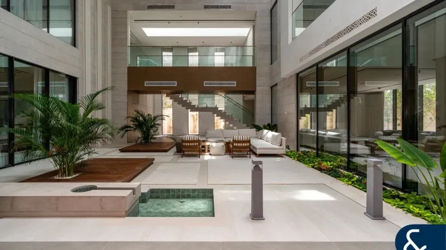 6 bedrooms villa for sale , Dubai, UAE No. 1538