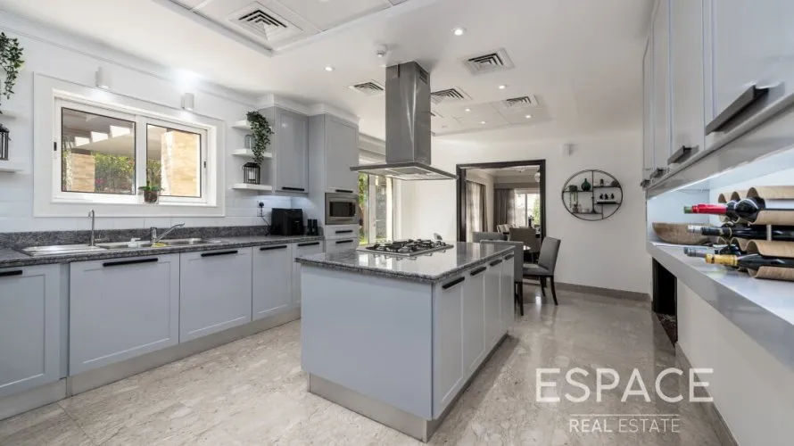 6 bedrooms villa for sale , Dubai, UAE No. 1028 № 5