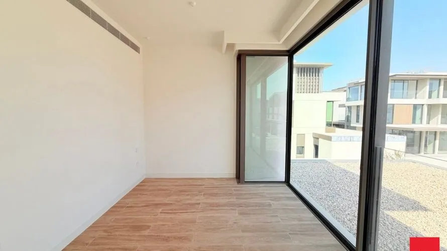 4 bedrooms villa for sale , Dubai, UAE No. 702 № 18