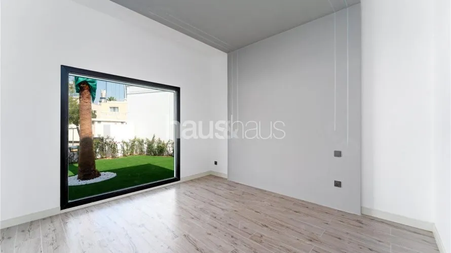 6 bedrooms villa for sale , Meadows, Dubai, UAE No. 763 № 4