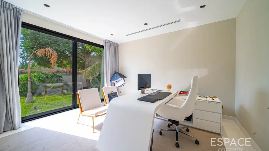 6 bedrooms villa for sale , The Lakes, Dubai, UAE No. 1038 № 7