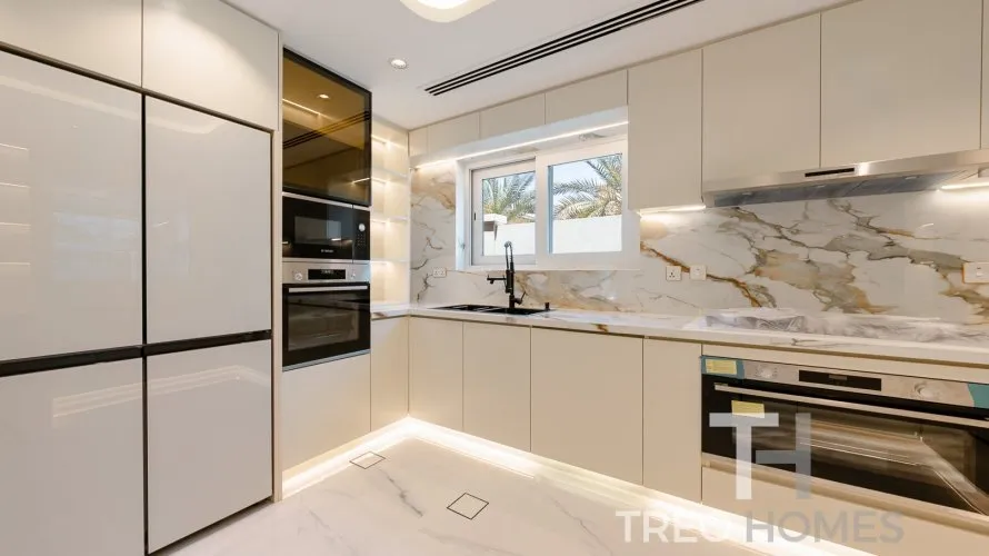 5 bedrooms villa for sale , Legacy, Jumeirah Park, Dubai, UAE No. 646 № 7