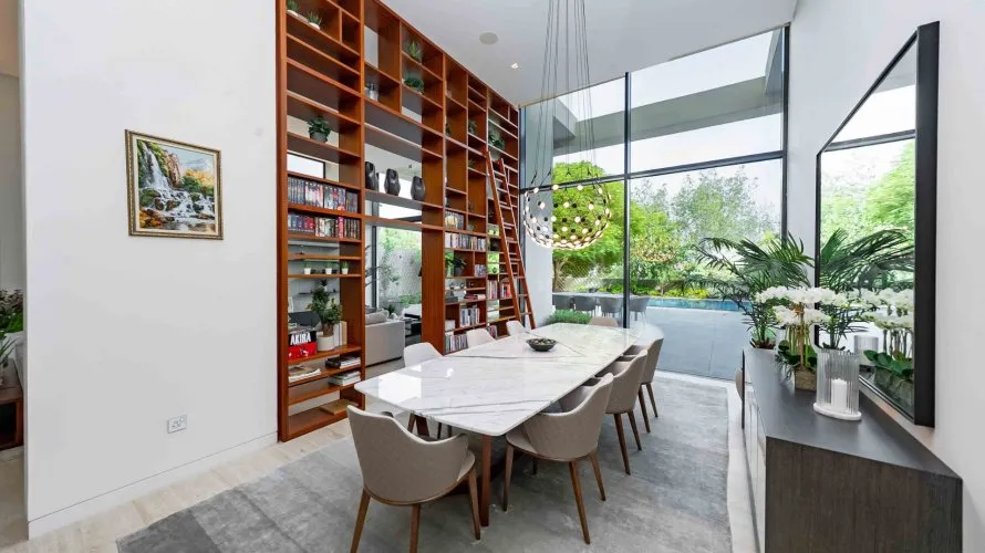 6 bedrooms villa for sale , Dubai, UAE No. 858 № 1