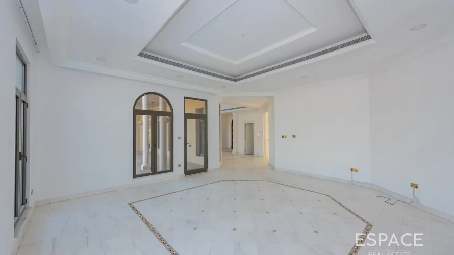 6 bedrooms villa for sale , Palm Jumeirah, Dubai, UAE No. 1042 № 2