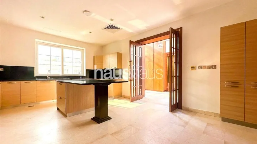 6 bedrooms villa for sale , Emirates Hills, Dubai, UAE No. 801 № 5