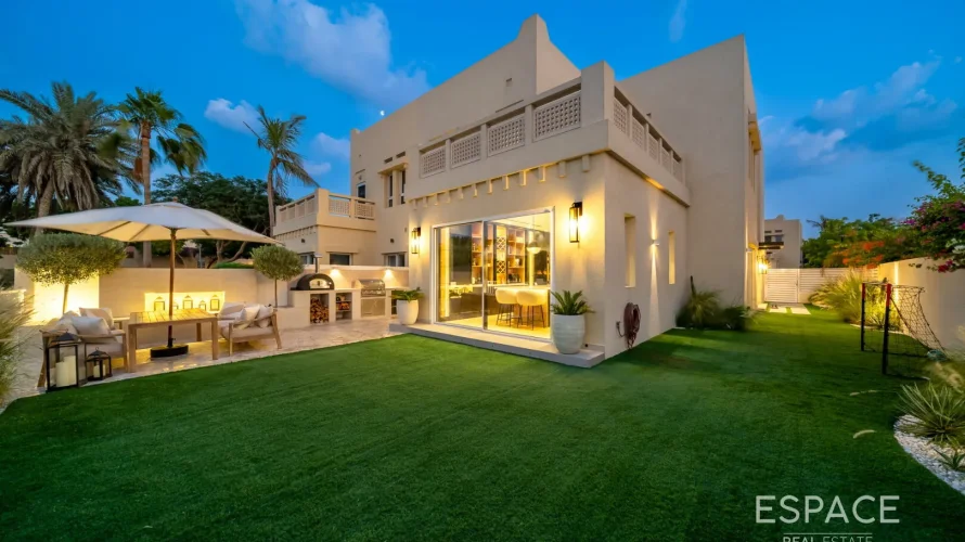 4 bedrooms villa for sale , The Lakes, Dubai, UAE No. 1198 № 1