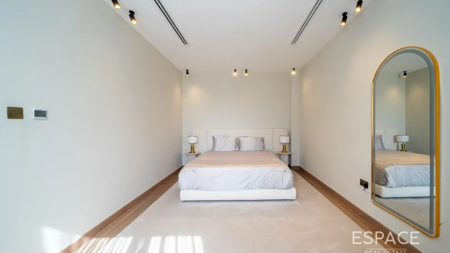 6 bedrooms villa for sale , The Lakes, Dubai, UAE No. 1038 № 11