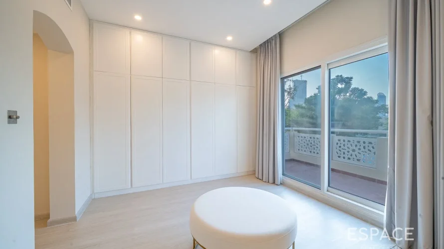 6 bedrooms villa for sale , Meadows, Dubai, UAE No. 1022 № 11