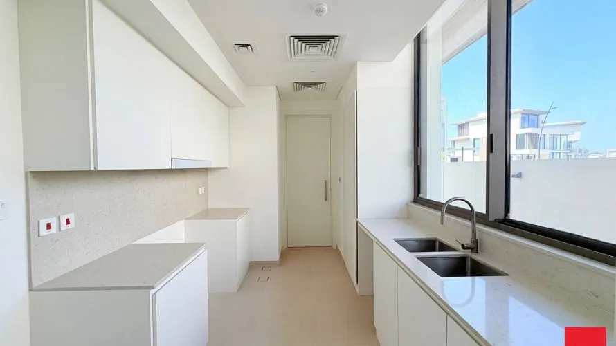 4 bedrooms villa for sale , Dubai, UAE No. 702 № 8