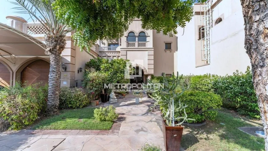3 bedrooms villa for sale , Palm Jumeirah, Dubai, UAE No. 663 № 1
